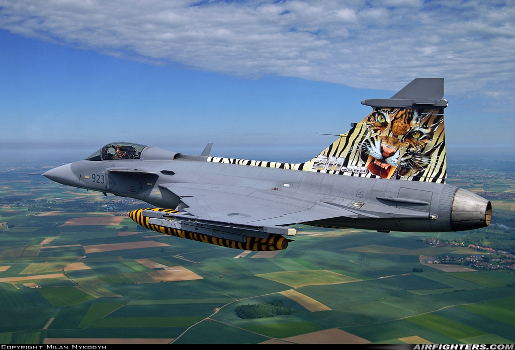 Czech Republic - Air Force Saab JAS-39C Gripen 9235 at Cambrai - Epinoy (LFQI), France
