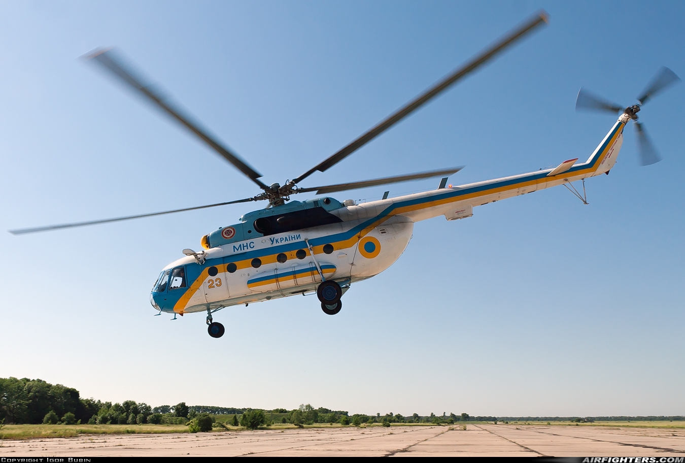 Ukraine - State Emergency Service Mil Mi-8MT 23 YELLOW at Priluki (UKBP), Ukraine