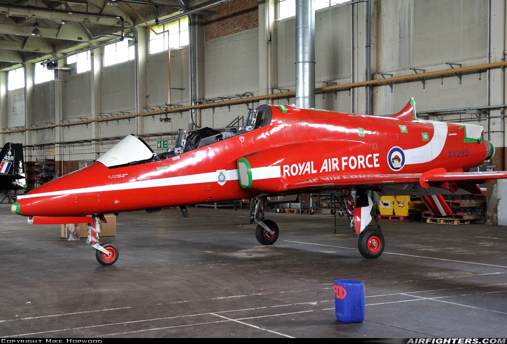 UK - Air Force British Aerospace Hawk T.1A XX292 at Shawbury (EGOS), UK