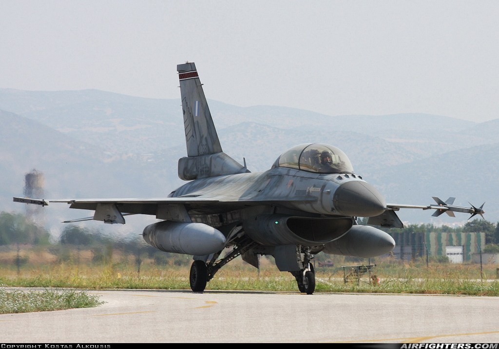 Greece - Air Force General Dynamics F-16D Fighting Falcon 082 at Nea Anghialos (VOL / LGBL), Greece