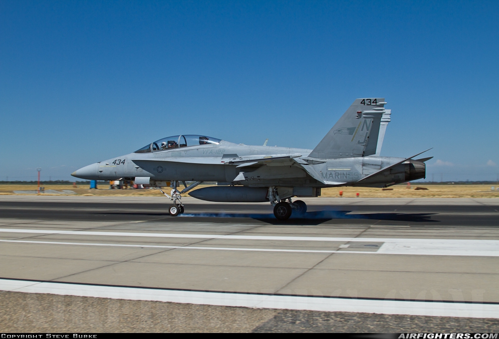 USA - Navy McDonnell Douglas F/A-18D Hornet  at Lemoore - NAS / Reeves Field (NLC), USA