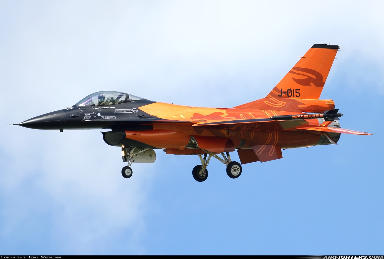 Netherlands - Air Force General Dynamics F-16AM Fighting Falcon J-015 at Koksijde (EBFN), Belgium