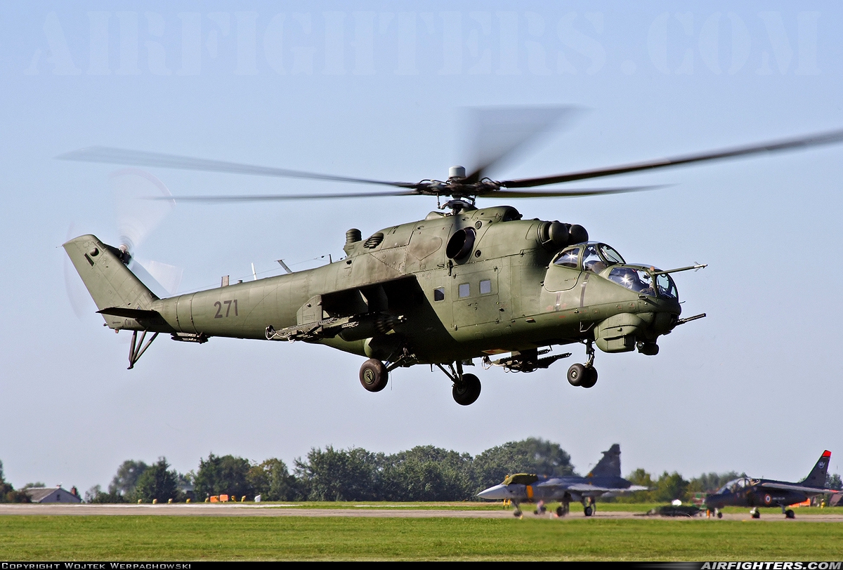 Poland - Army Mil Mi-24D 271 at Radom - Sadkow (EPRA), Poland